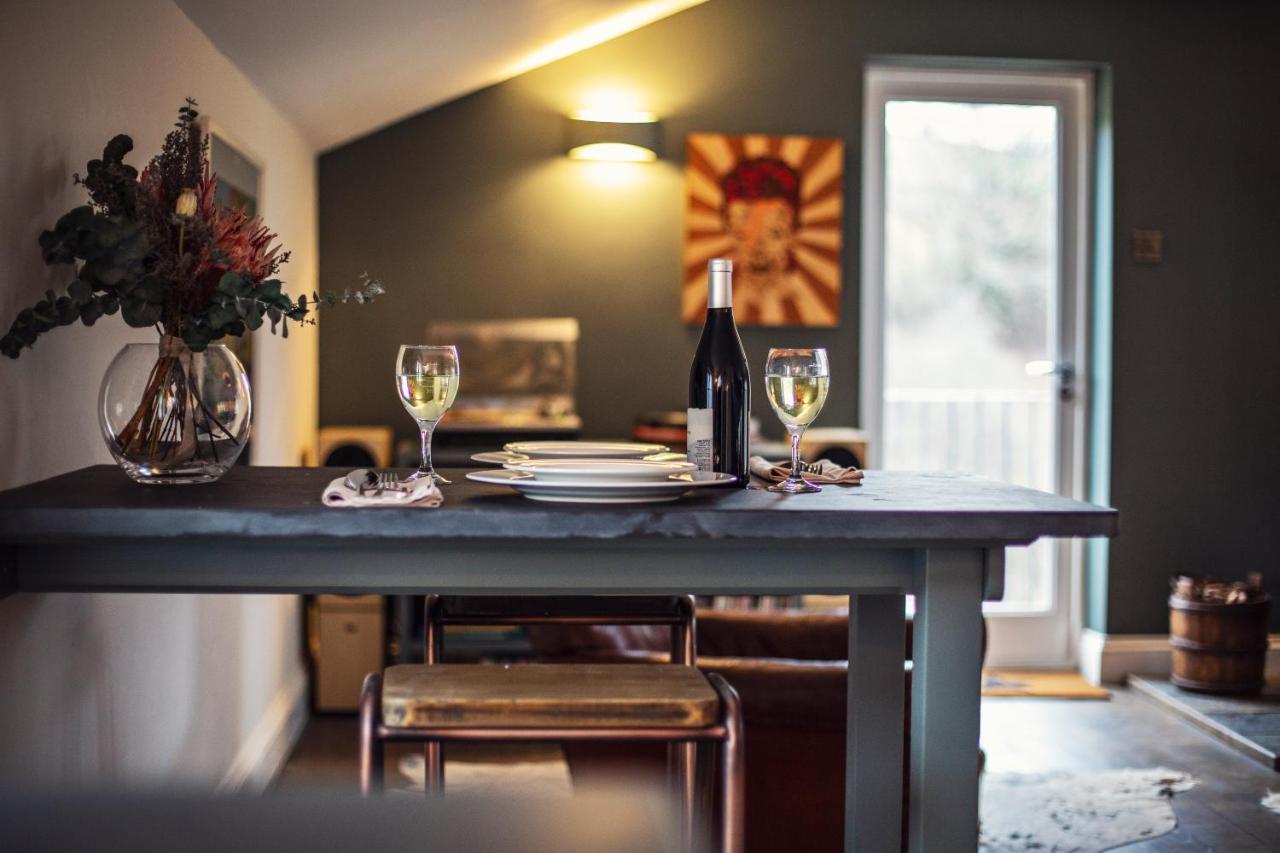 Black Mountains Stylish Hideaway, Nr Crickhowell * Llanbedr (Crickhowell, Powys)