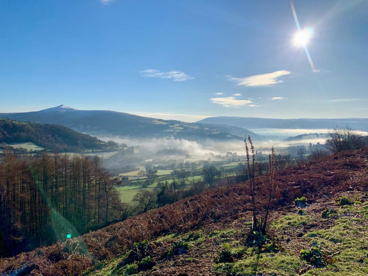 Black Mountains Stylish Hideaway, Nr Crickhowell Holiday home *
