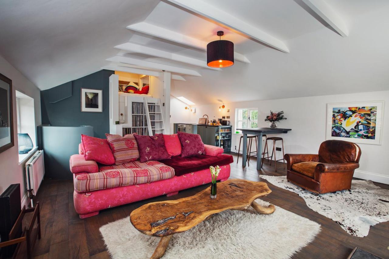 Black Mountains Stylish Hideaway, Nr Crickhowell Holiday home *